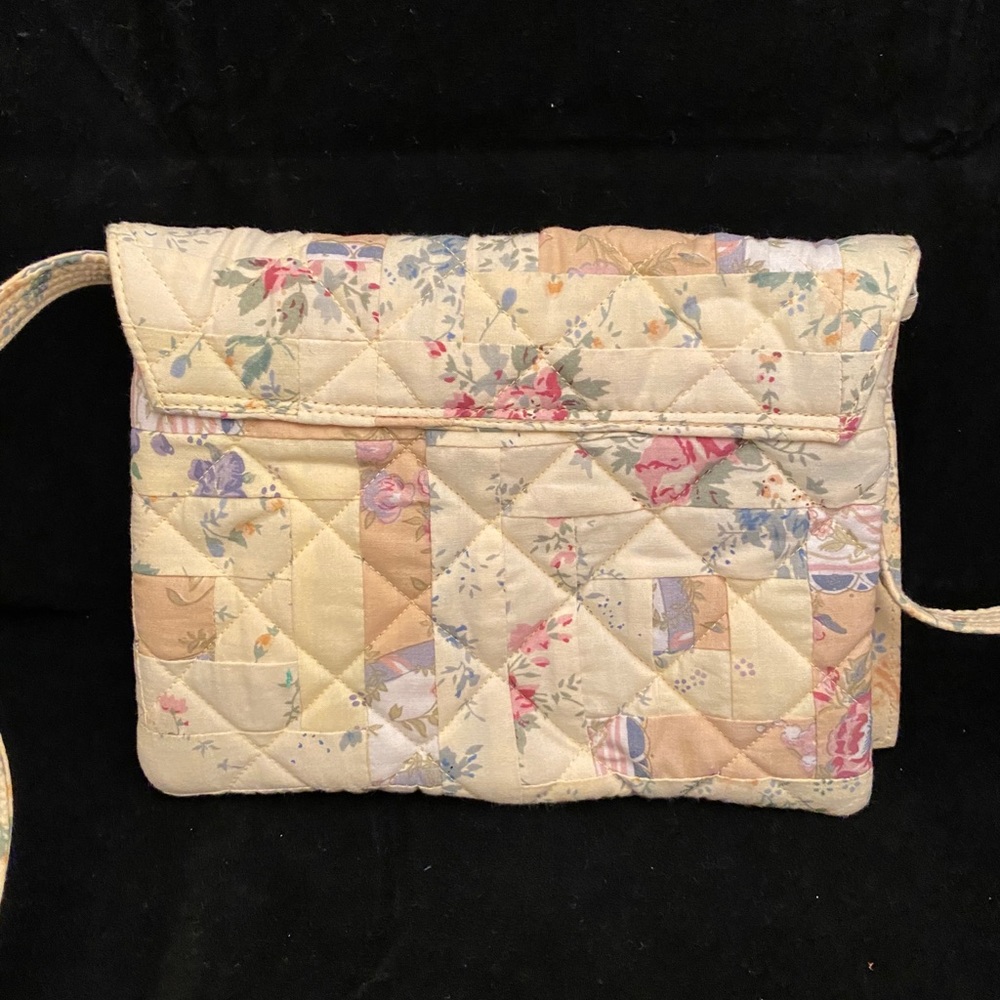 Yellow quilted crossbody purse - Picture 2 of 4